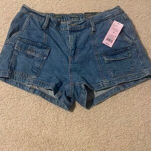 NWT Mid Rise Utility Shorts Women’s Medium 3 inch inseam